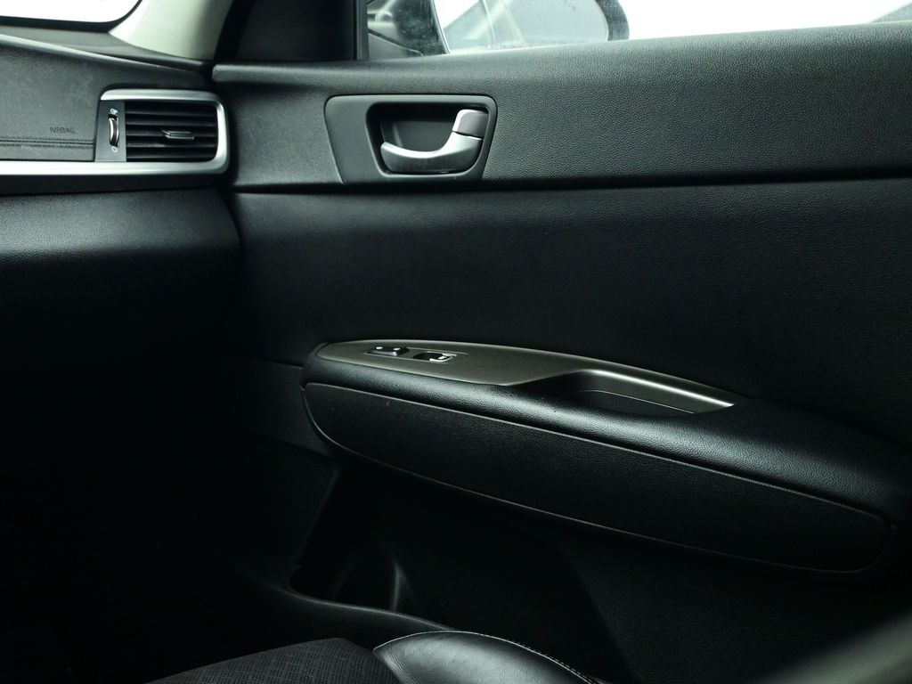 Vehicle image 38 of 72