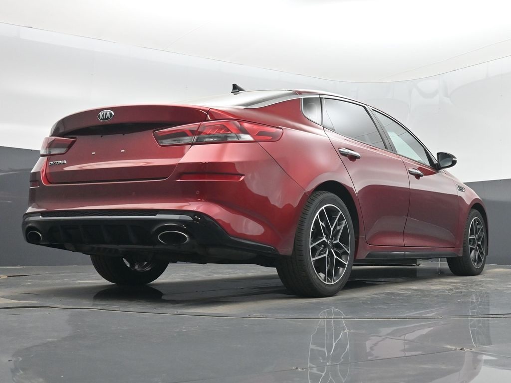 Vehicle image 16 of 72