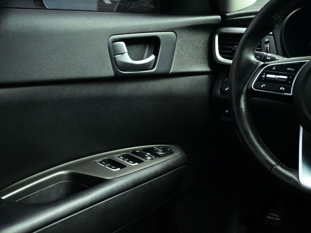 Vehicle image 33 of 72