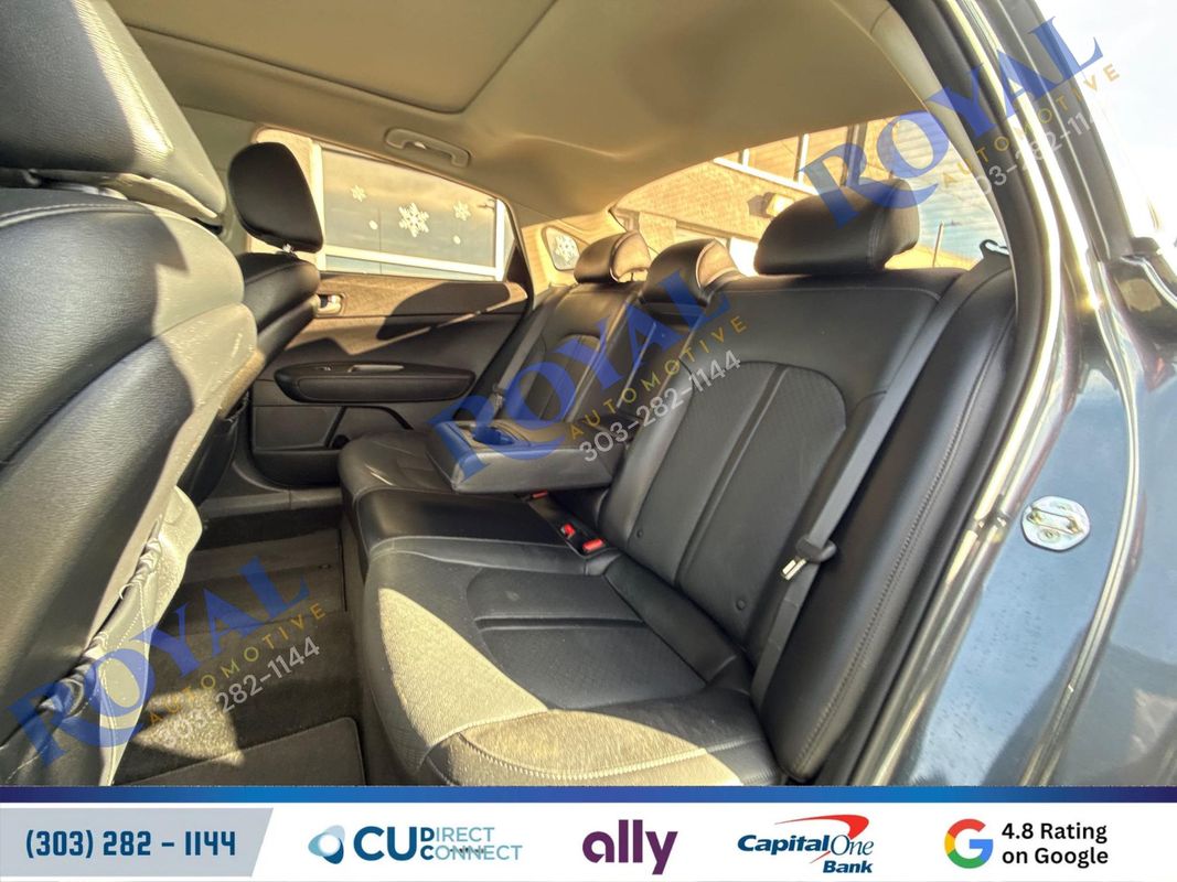 2020 Kia Optima SE Image 9 of 38