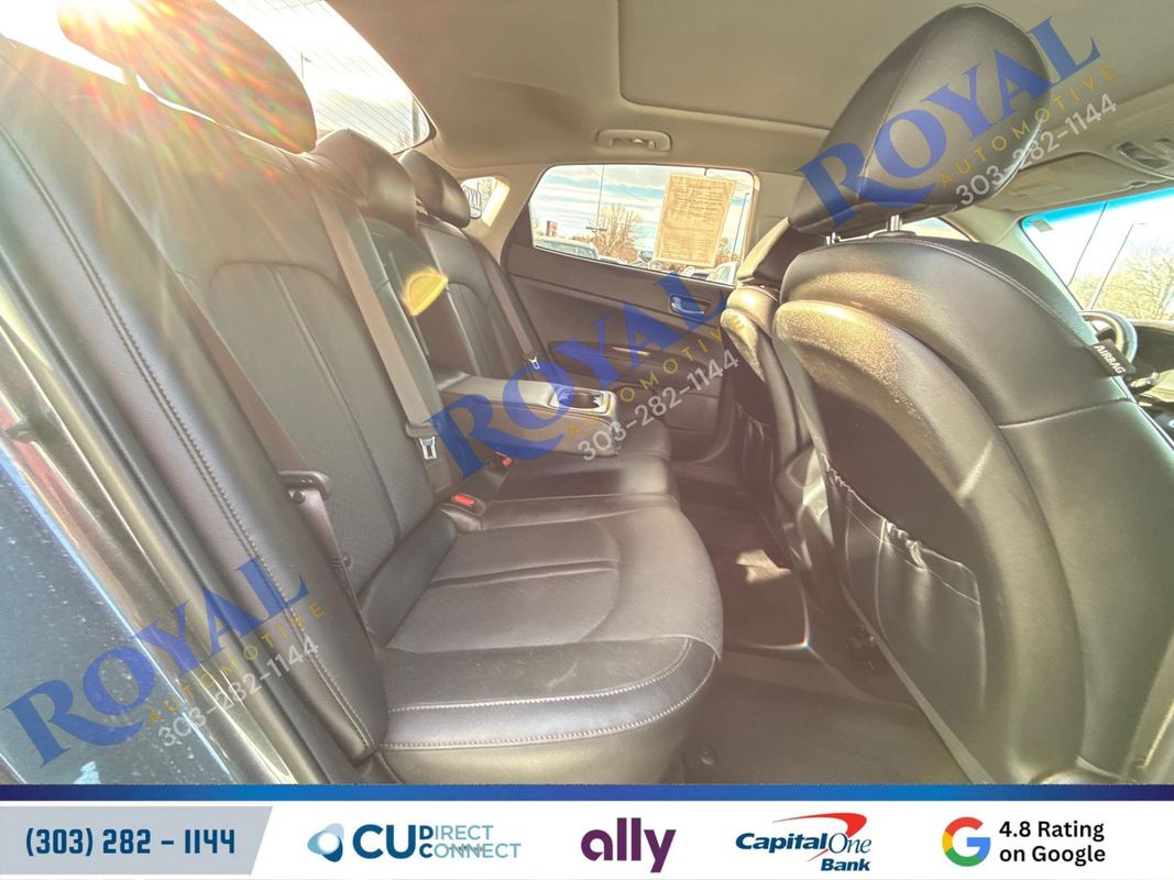 2020 Kia Optima SE Image 10 of 38