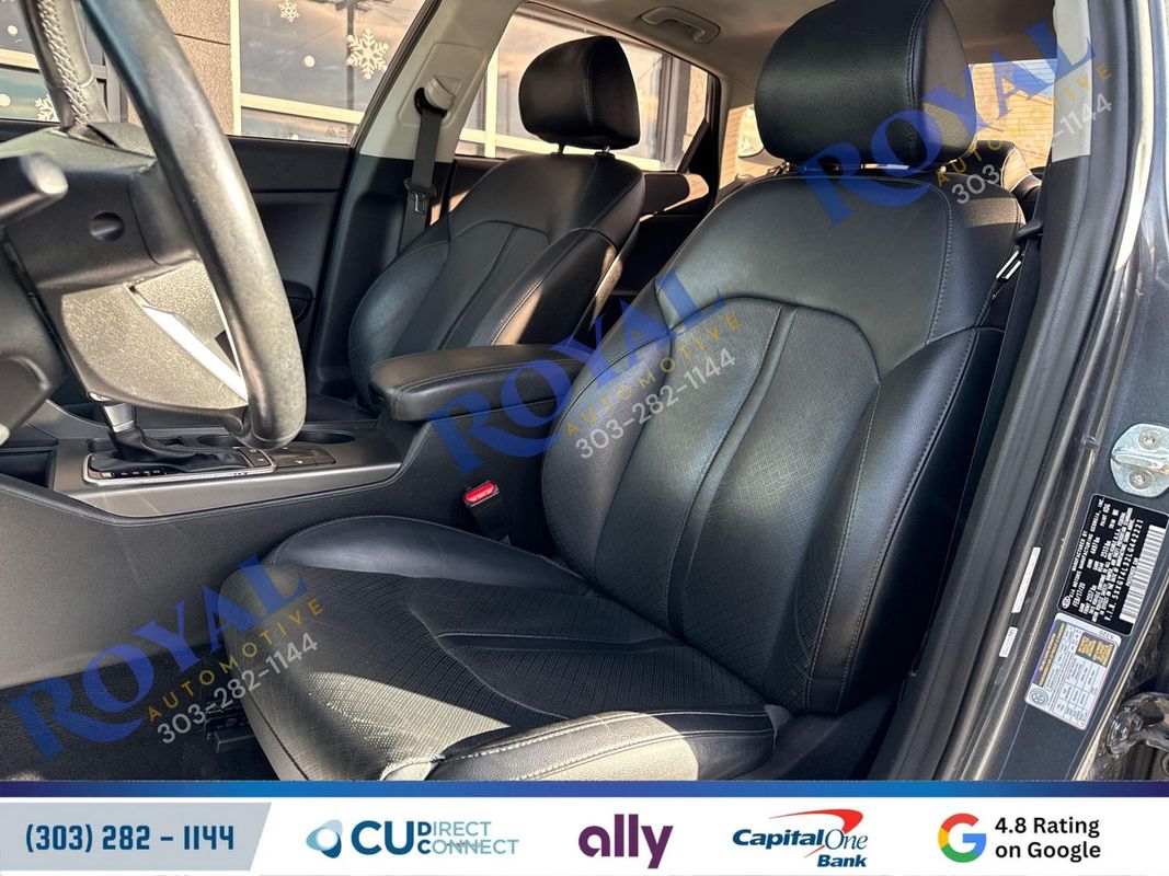 2020 Kia Optima SE Image 12 of 38