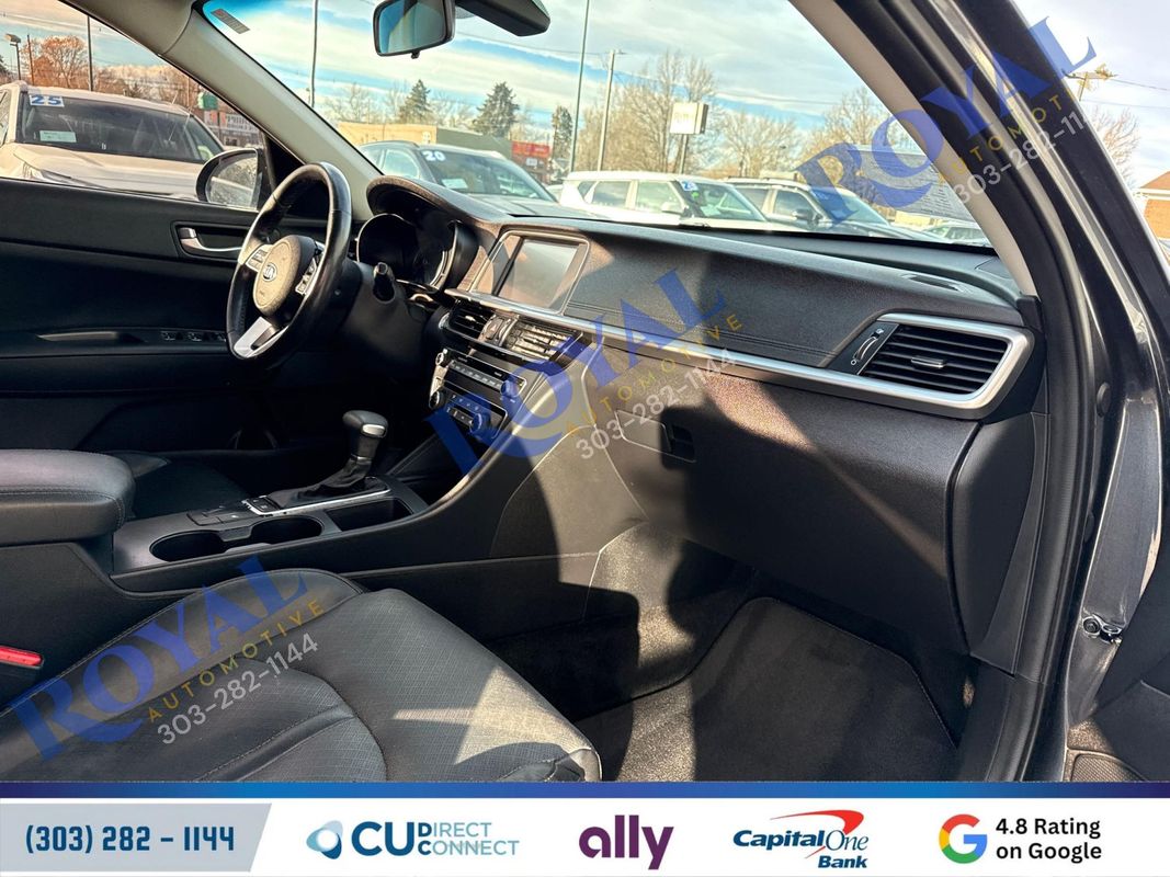 2020 Kia Optima SE Image 15 of 38