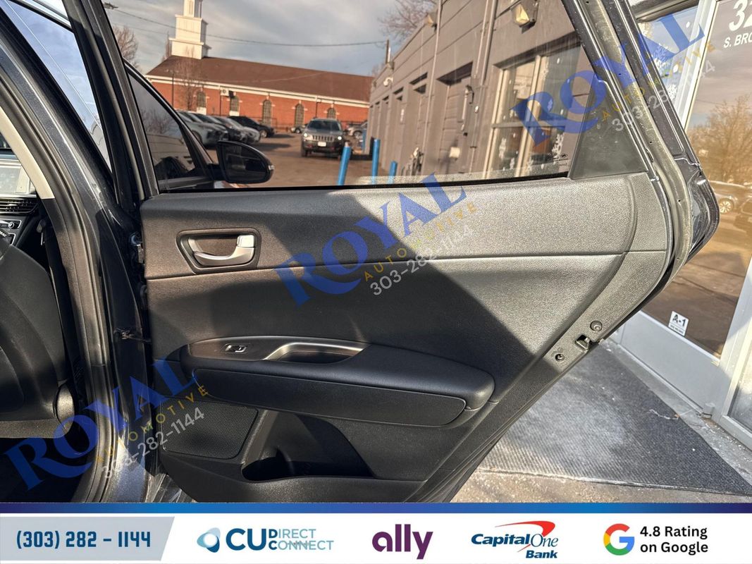 2020 Kia Optima SE Image 27 of 38