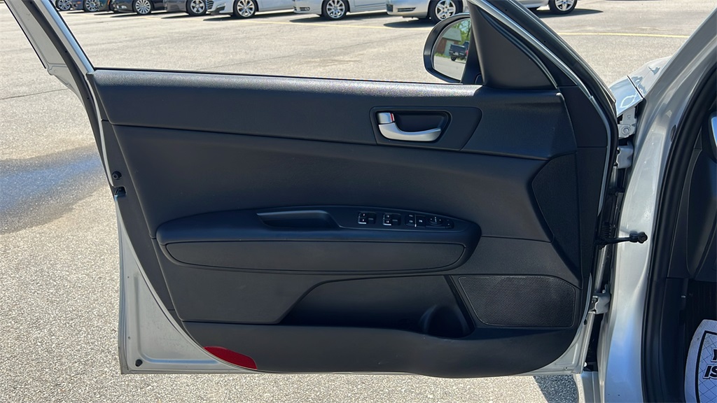Vehicle image 10 of 46