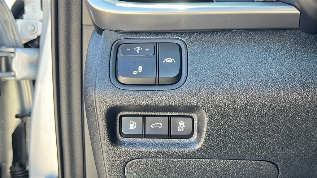Vehicle image 16 of 46