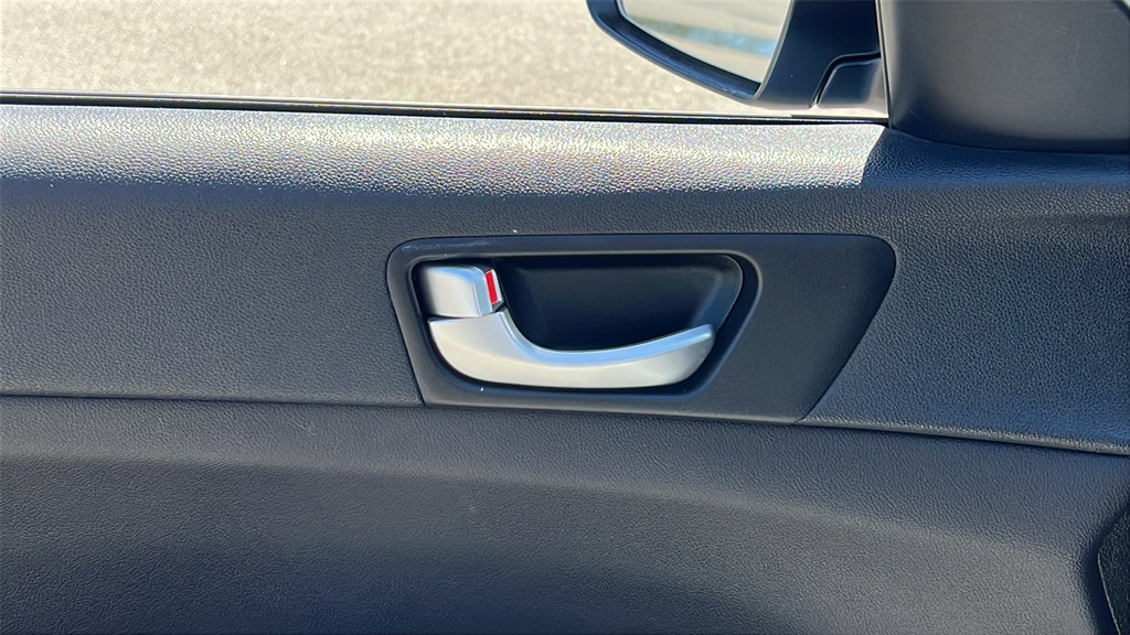 Vehicle image 11 of 46