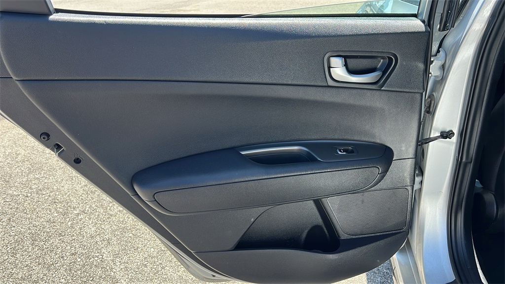 Vehicle image 31 of 46