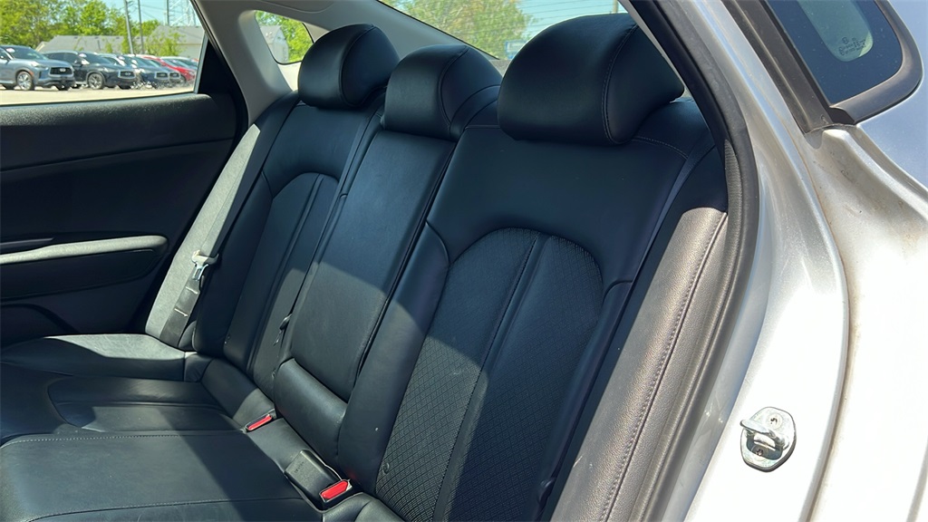 Vehicle image 33 of 46