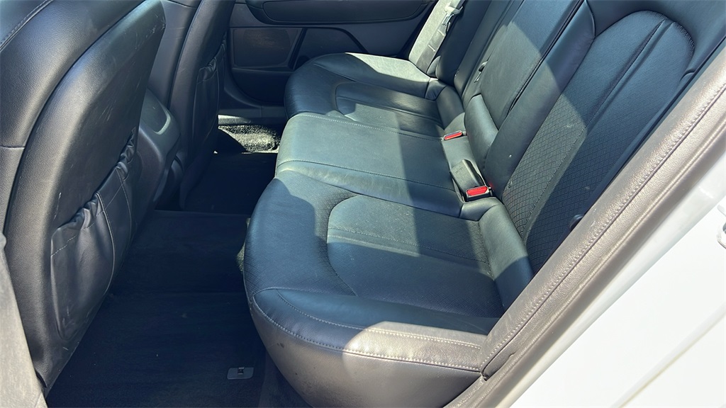 Vehicle image 32 of 46