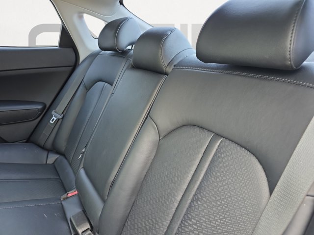 2020 Kia Optima SE Image 12 of 28