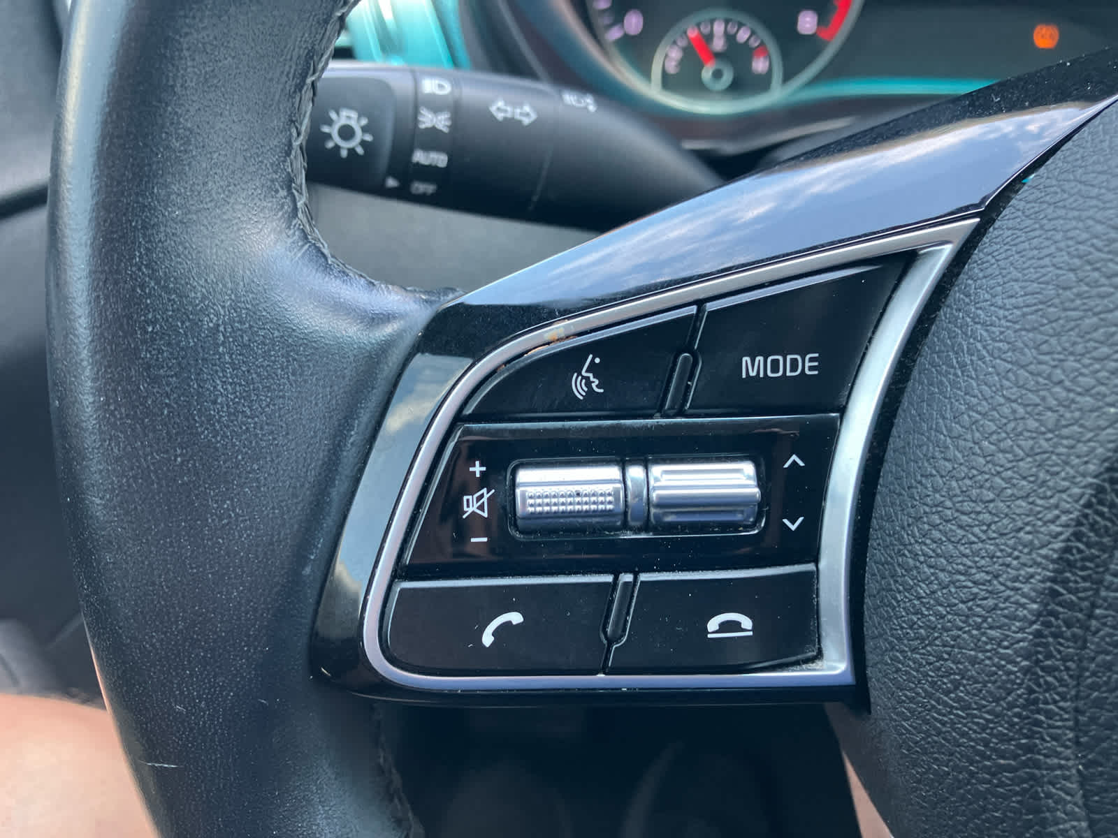 Vehicle image 24 of 30