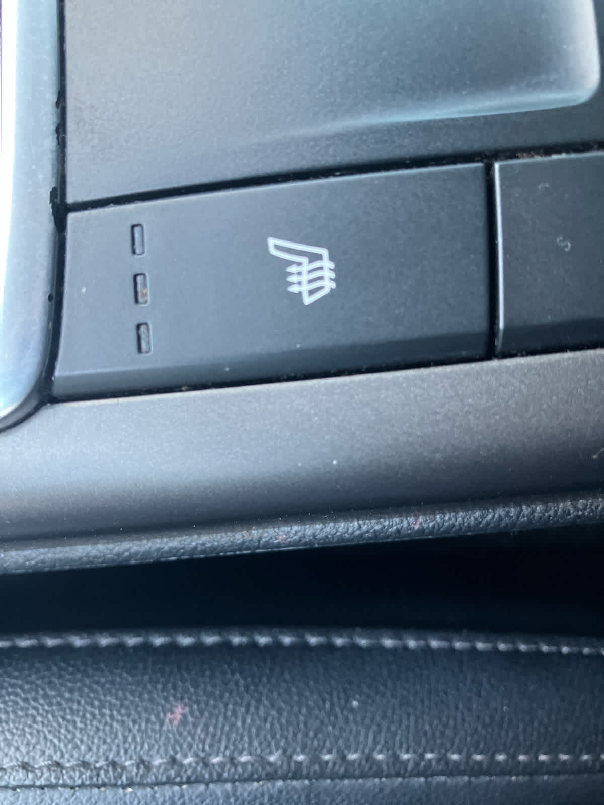 Vehicle image 27 of 30