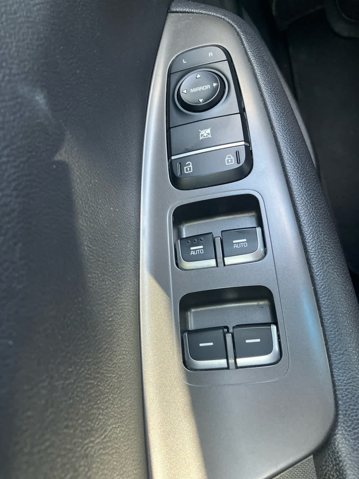 Vehicle image 23 of 30