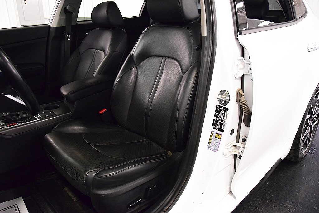 Vehicle image 28 of 33