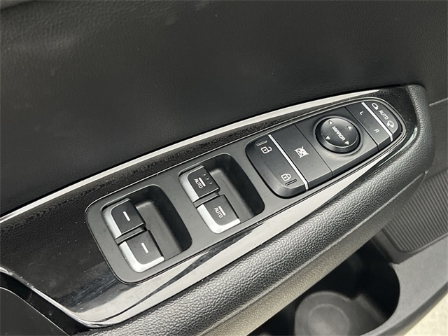 Vehicle image 39 of 40