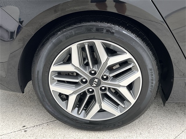 Vehicle image 20 of 40