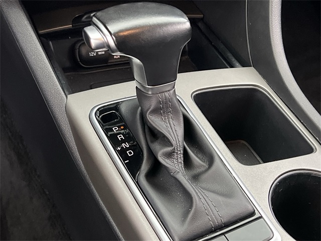 Vehicle image 33 of 40