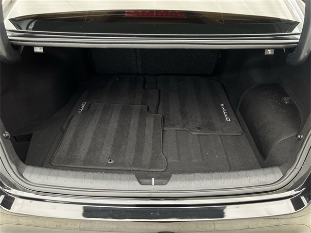 Vehicle image 21 of 40