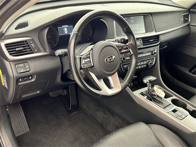Vehicle image 27 of 40