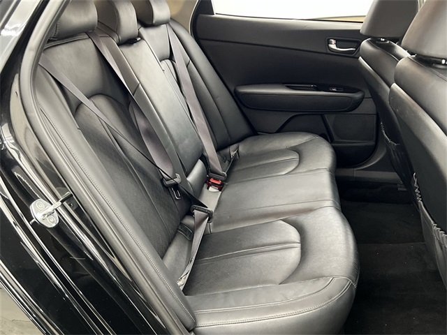 Vehicle image 22 of 40