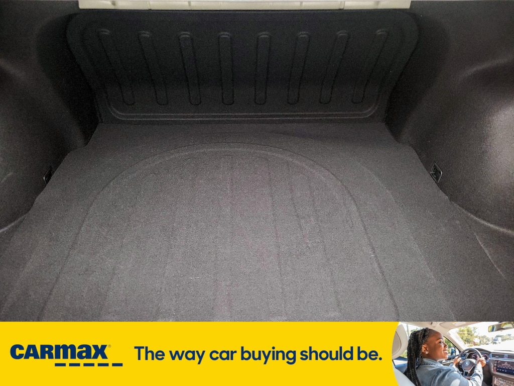 Vehicle image 10 of 27