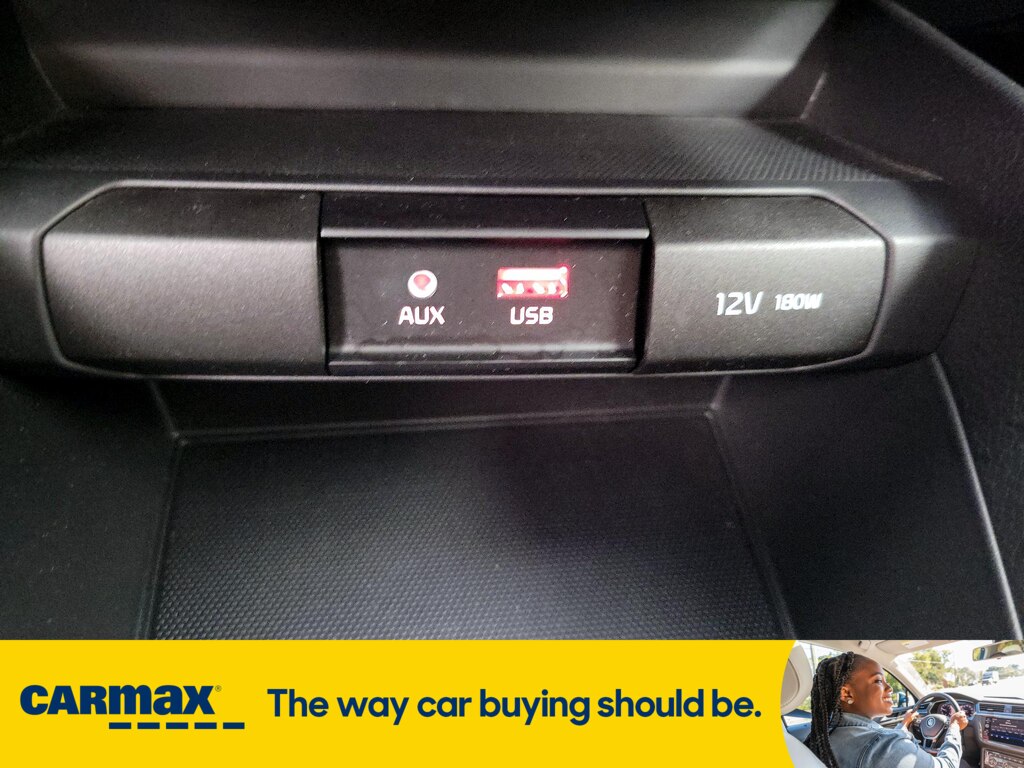 Vehicle image 25 of 27