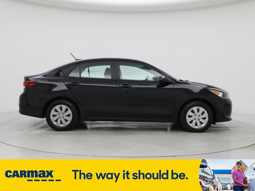 Vehicle image 4 of 27