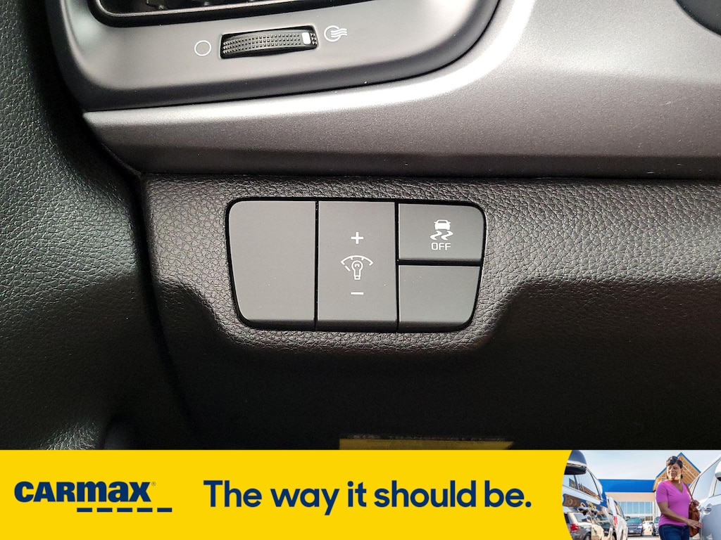Vehicle image 23 of 27