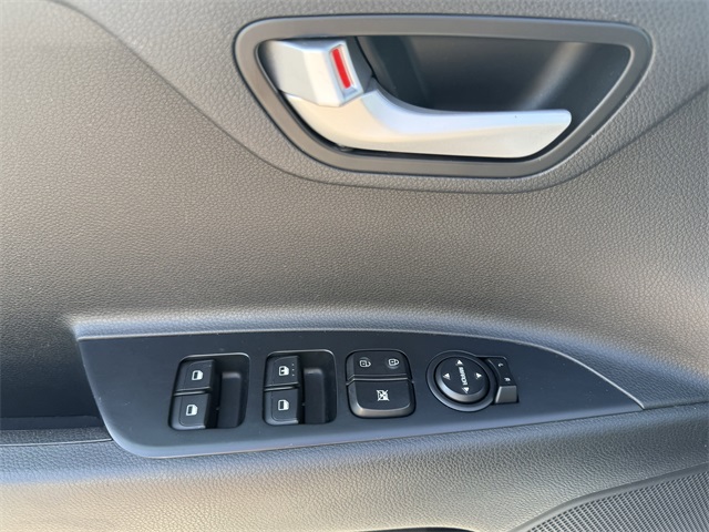 Vehicle image 20 of 23