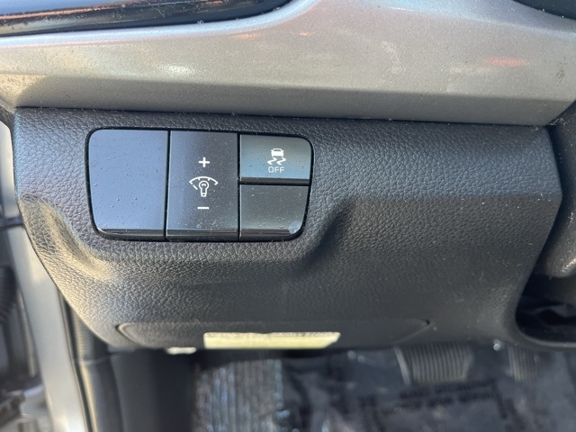 Vehicle image 6 of 12