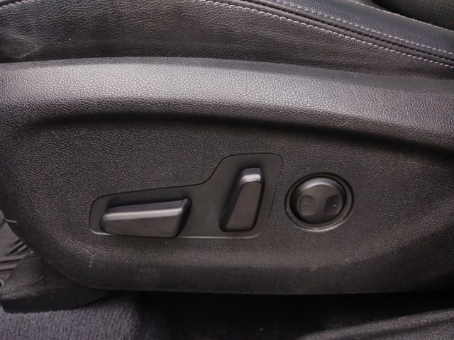 Vehicle image 25 of 29