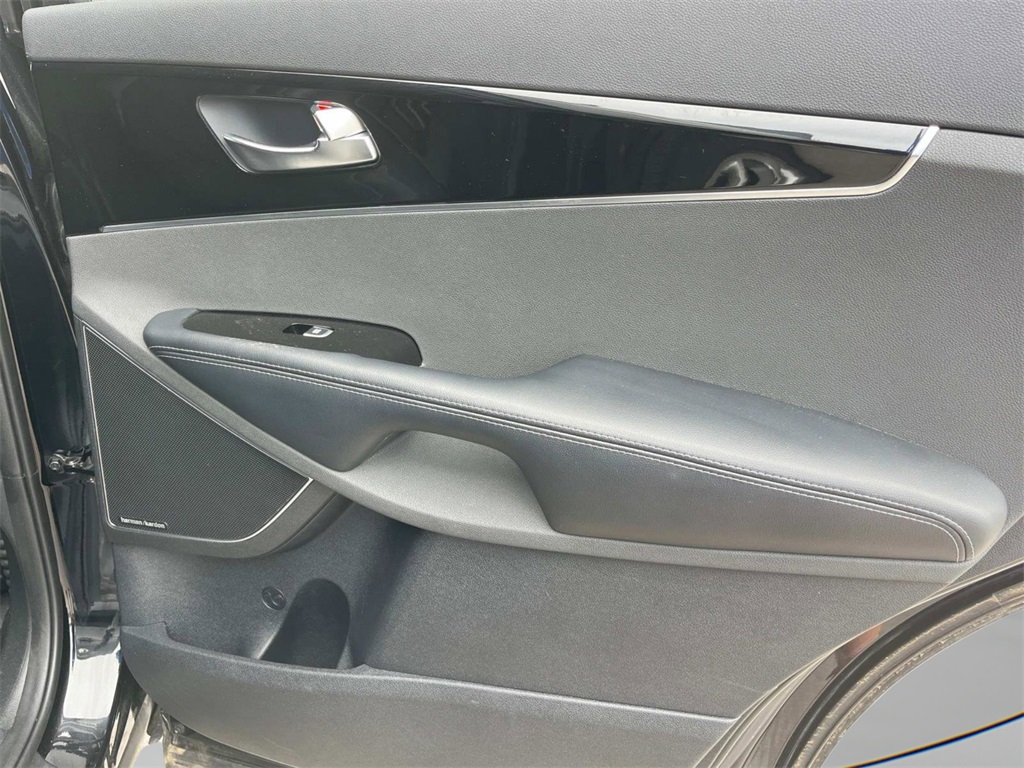 Vehicle image 25 of 41