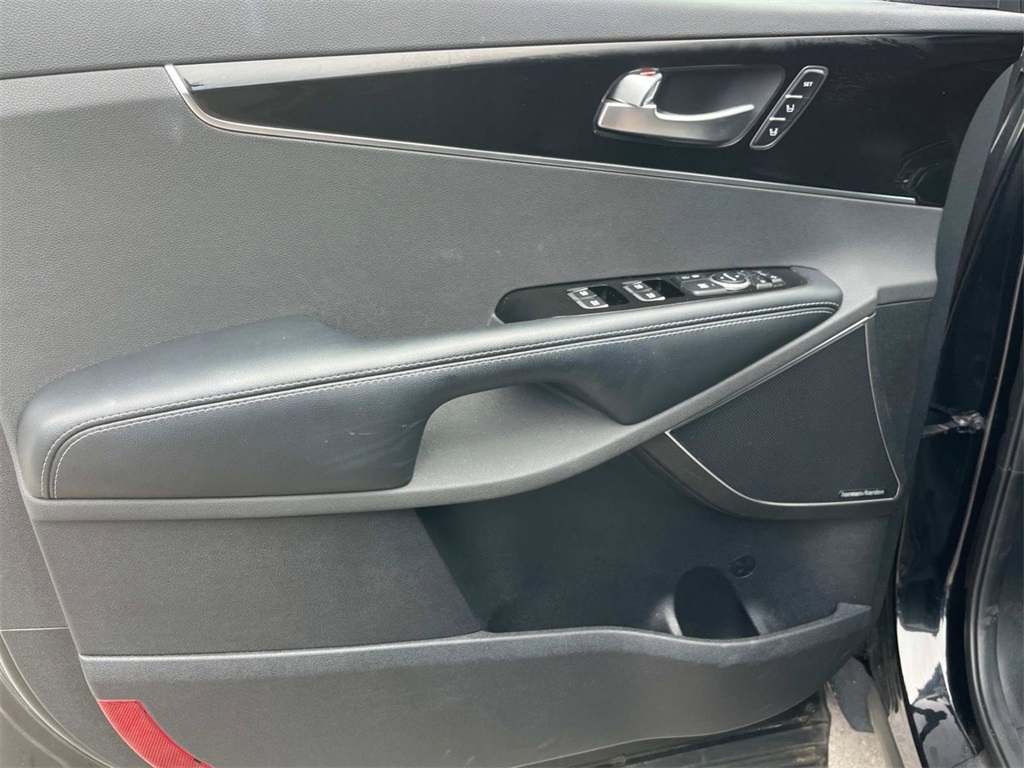 Vehicle image 23 of 41