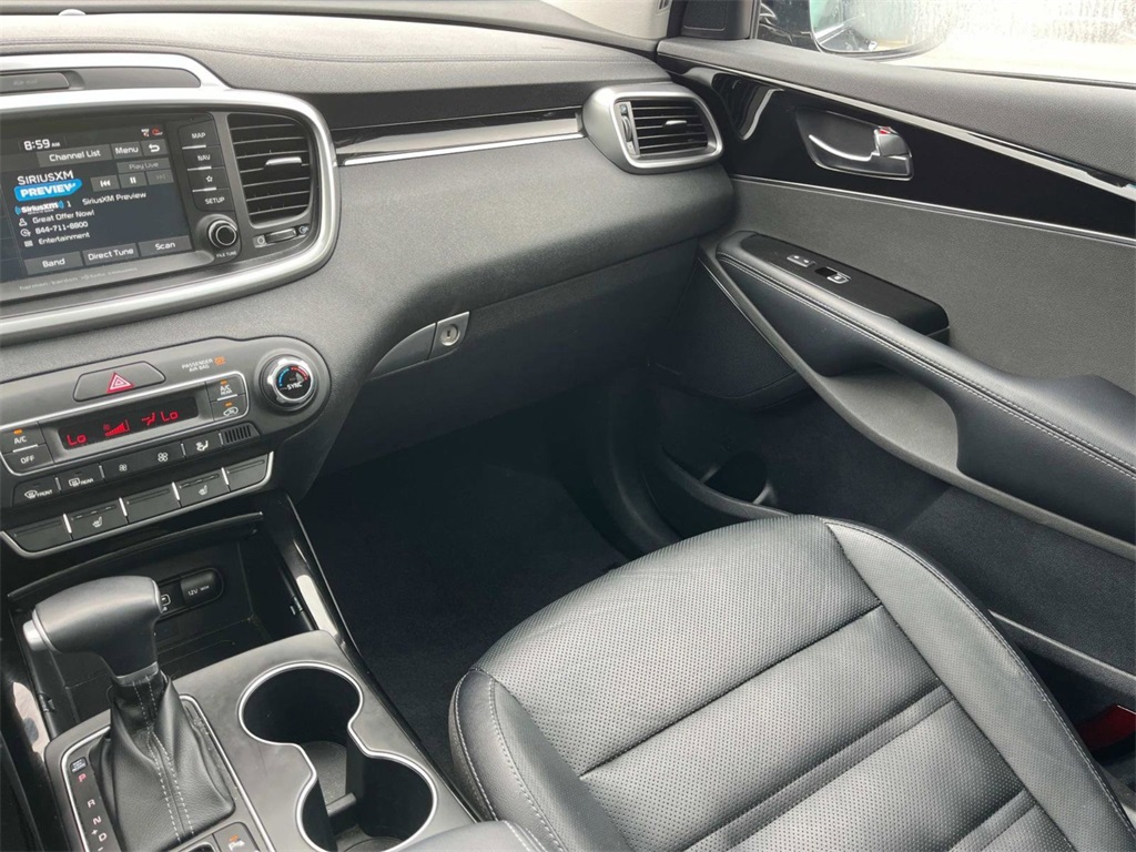 Vehicle image 37 of 41