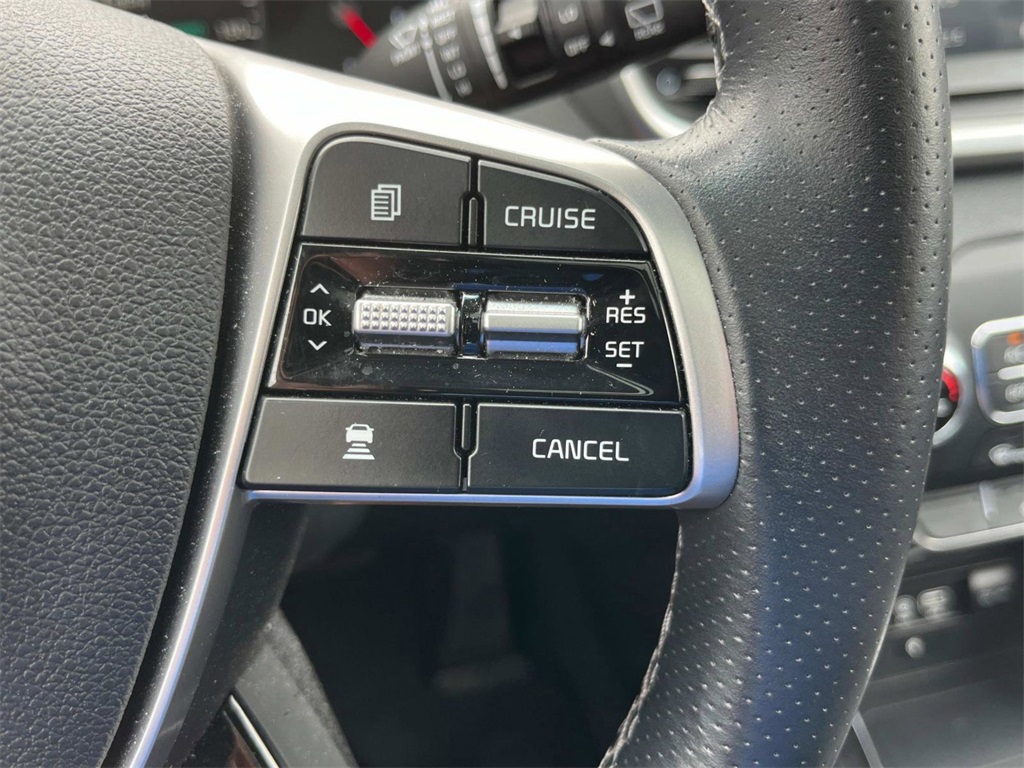 Vehicle image 32 of 41