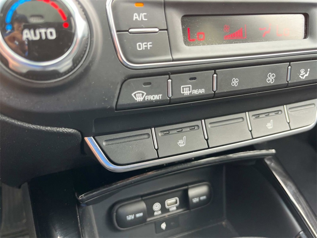 Vehicle image 28 of 41