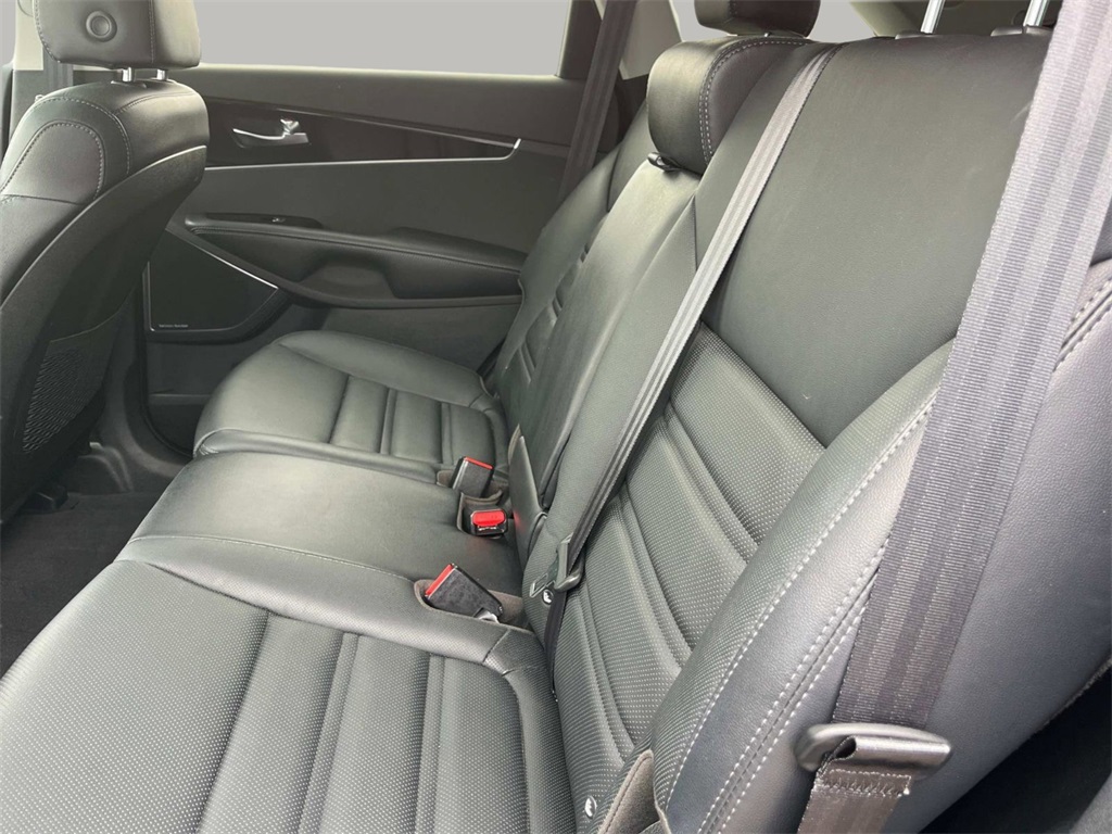 Vehicle image 14 of 41