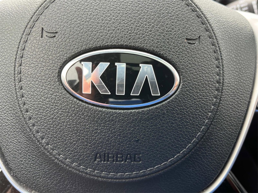 Vehicle image 17 of 41