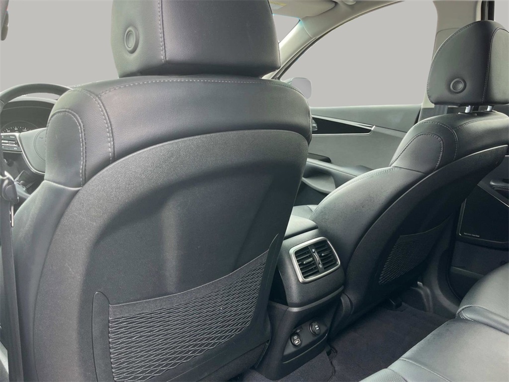 Vehicle image 15 of 41