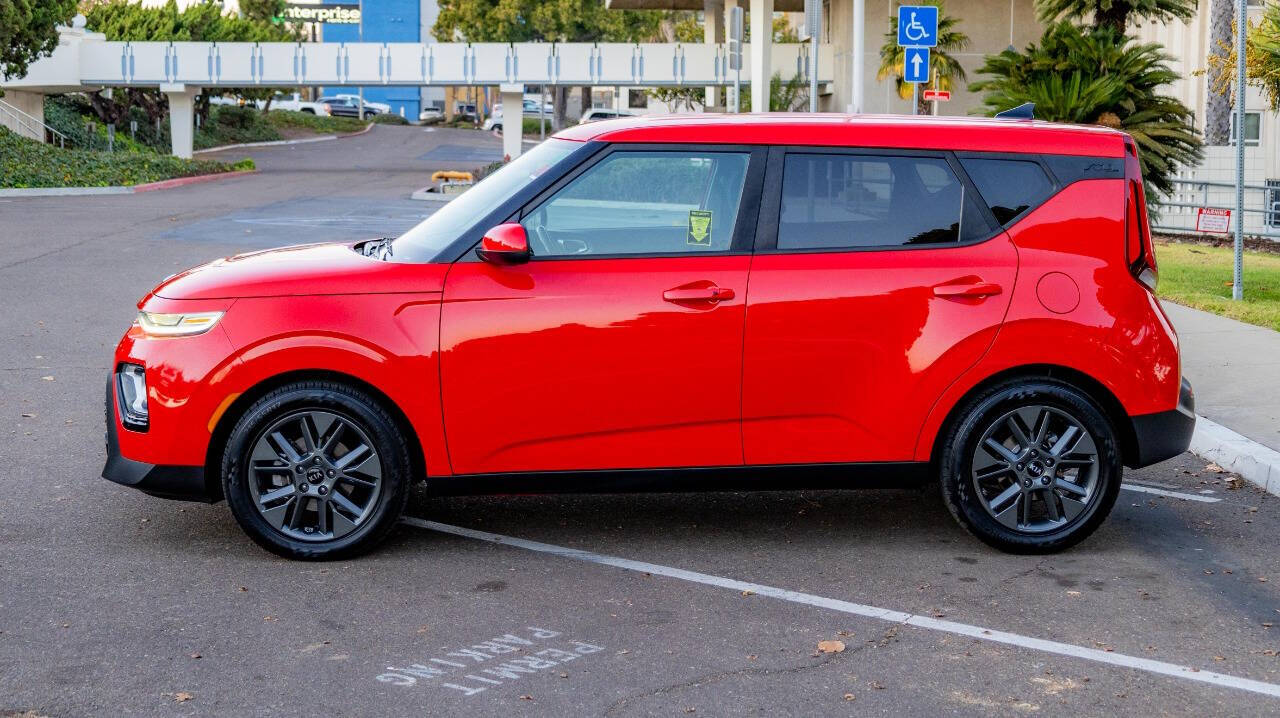 Vehicle image 10 of 30