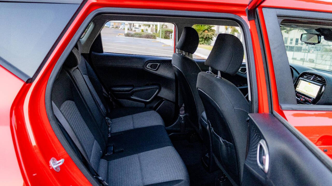 Vehicle image 12 of 30