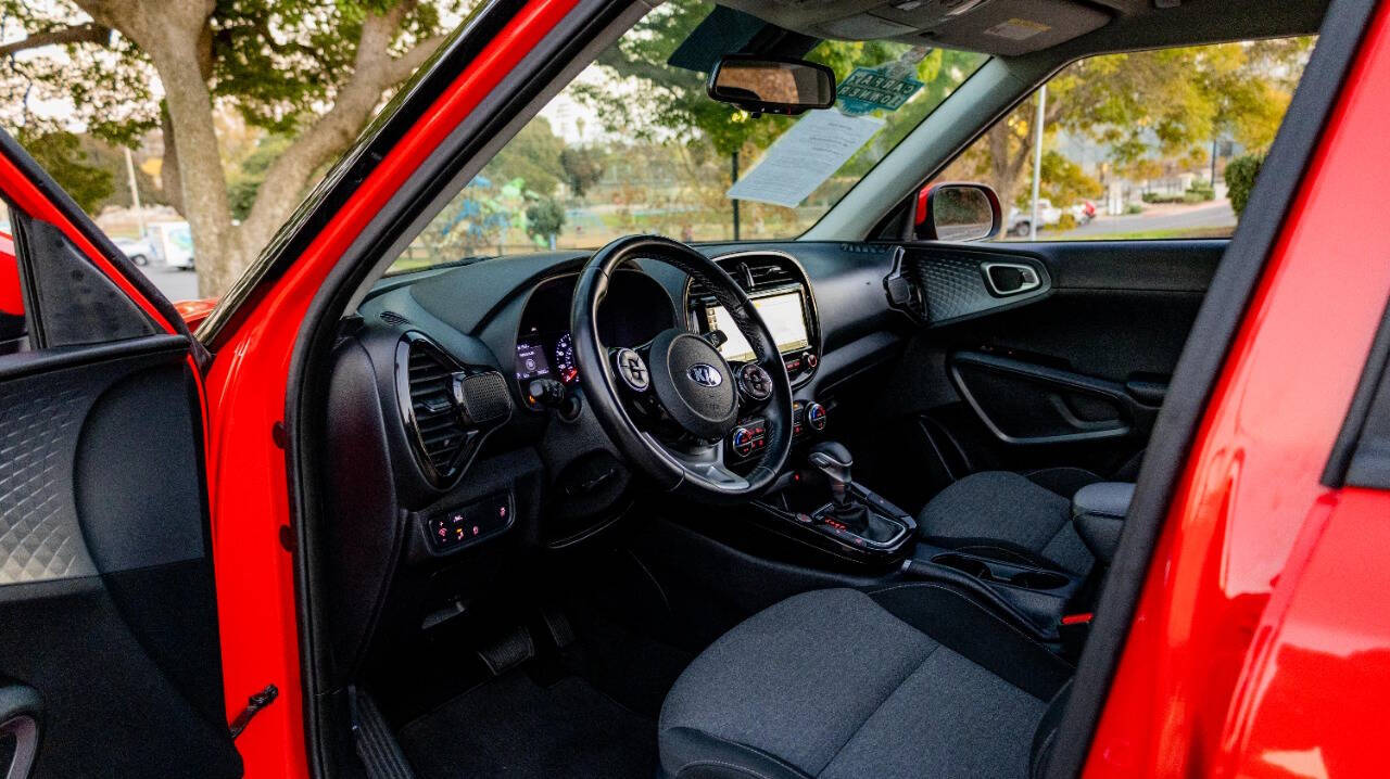 Vehicle image 16 of 30