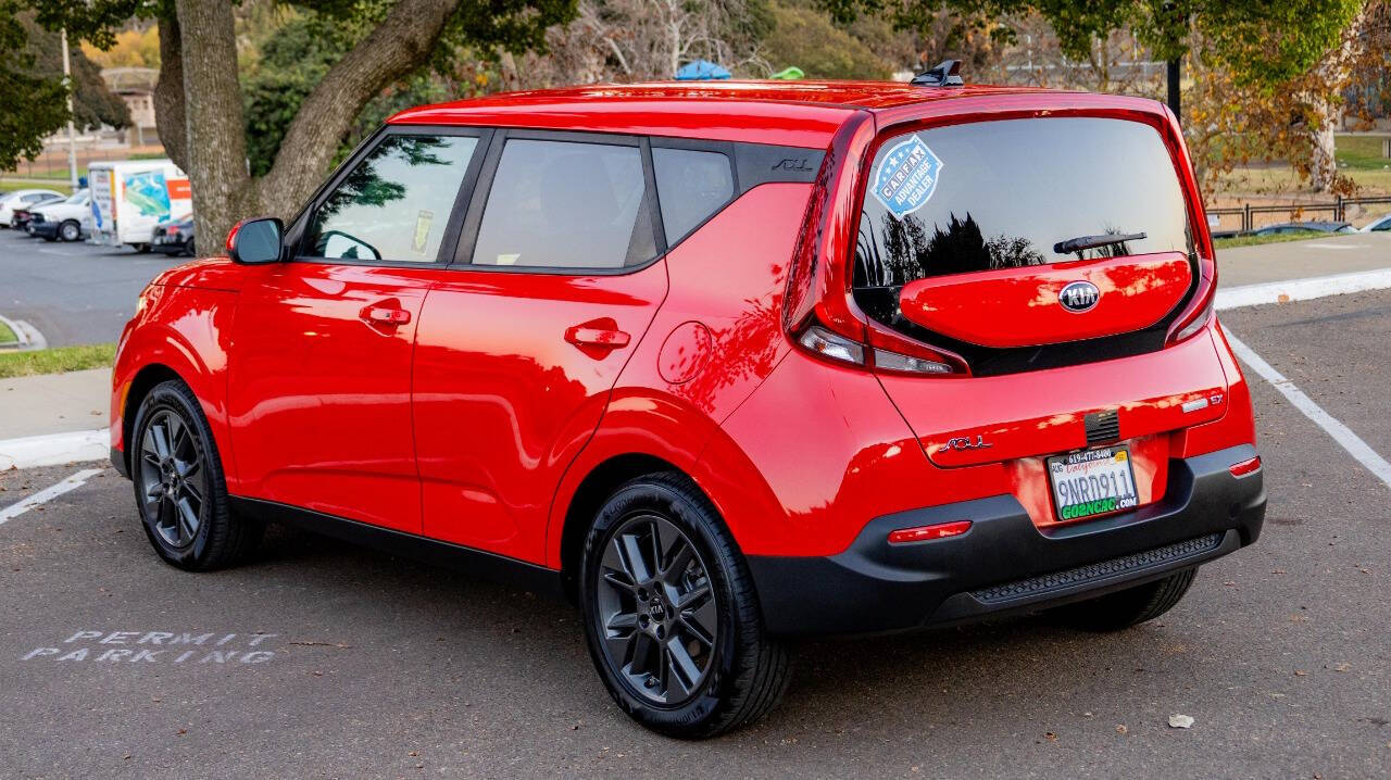 Vehicle image 9 of 30