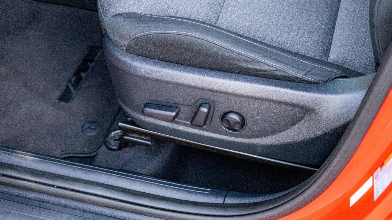 Vehicle image 15 of 30