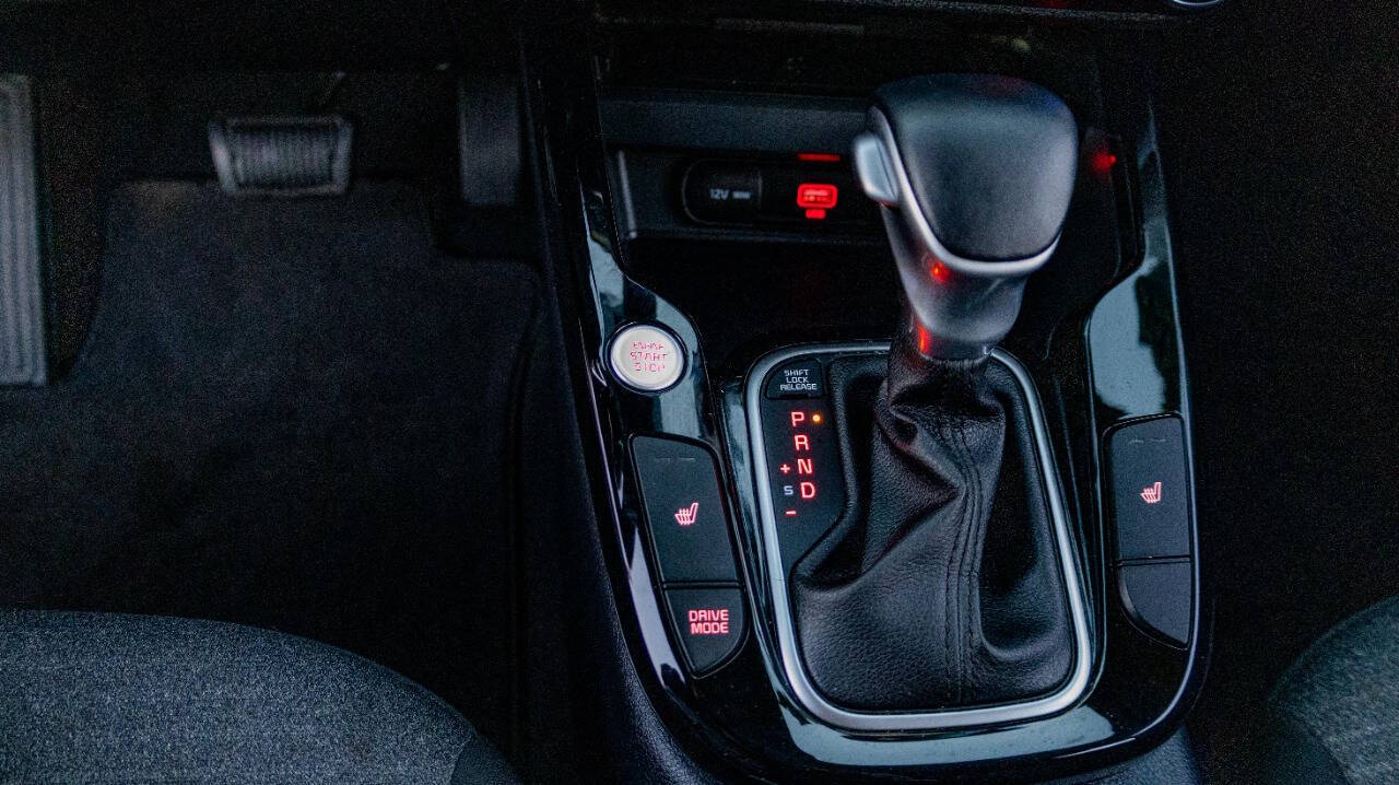 Vehicle image 23 of 30
