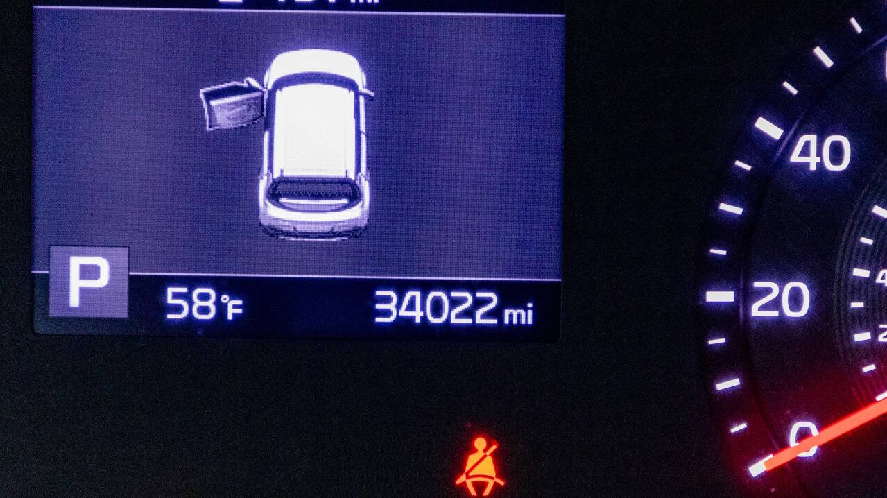 Vehicle image 25 of 30