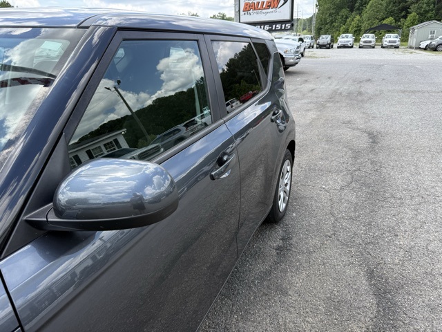 Vehicle image 20 of 22