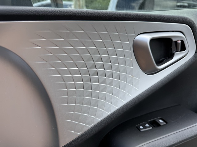 Vehicle image 13 of 22