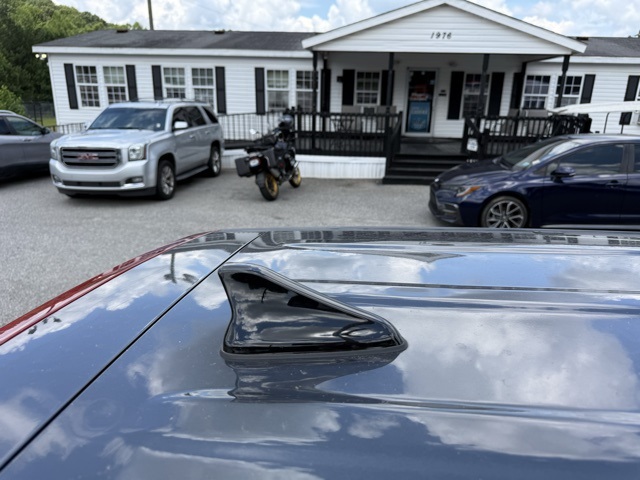 Vehicle image 17 of 22